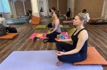 4 jours en stage de yoga, méditation, massage ayurvédique et randonnée en nature au Népal