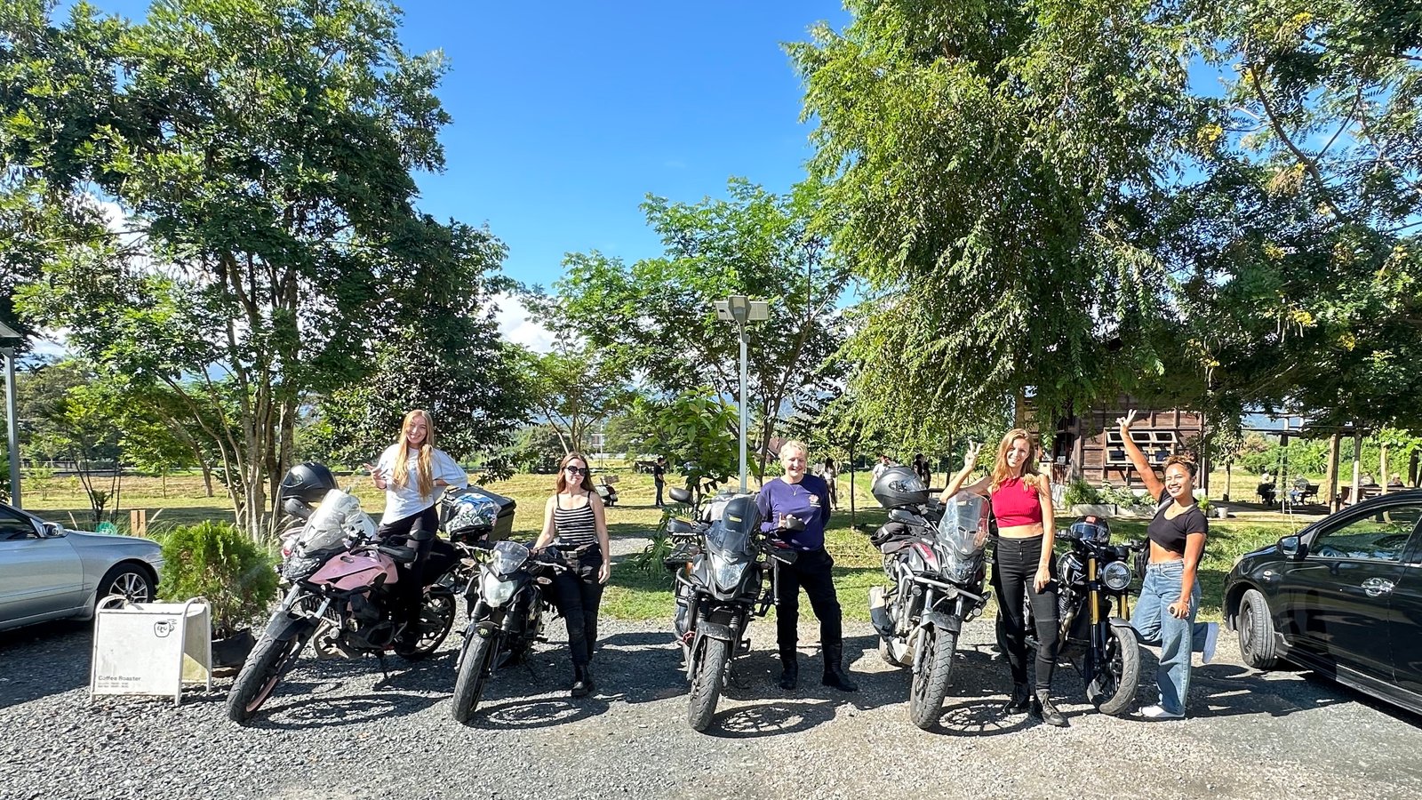 Borderless Female Bikers Hoofdafbeelding