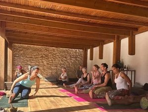 3 meses de profesorado de yoga de 200 horas híbrido: online y presencial en Essaouira, Marruecos