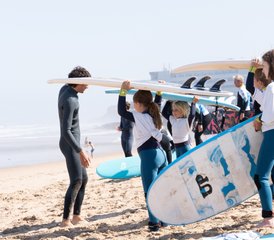 58 Tage Premium-Familienurlaub in Praia Grande, Portugal: Surfen, Yoga und tiefgehende Familienerlebnisse - Photo 1
