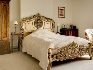 4 Day Finding Bliss Luxury Autumn Yoga Retreat with Meditation and Sound Healing in England, UK