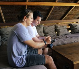 10 Tage Mittelstufe bis Fortgeschrittene Surfcoaching und Yoga Retreat in Krui, Sumatra, Indonesien - Photo 4