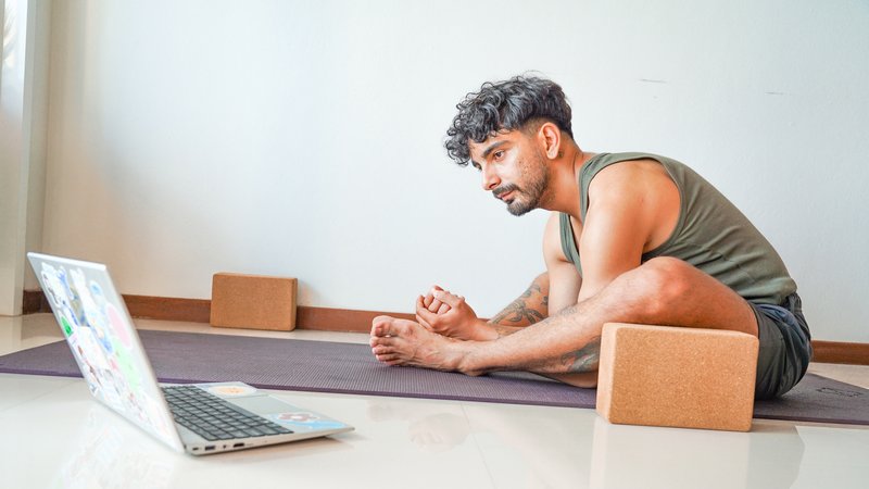 100-Uur Online Yin Yoga Docentenopleiding over 5 Weekenden