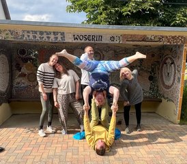 54 Tage Sommer AcroYoga Retreat für Level II und III und stehende Akrobatik in Woserin, Deutschland - Photo 1