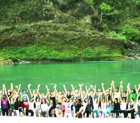 756 días de profesorado de yoga Hatha y Ashtanga de 500 horas con sanación con sonido en Rishikesh, India - Photo 1