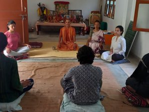 Formation de yoga Ashtanga de 7 jours et 21 heures pour débutants, intermédiaires et avancés à Rishikesh, India