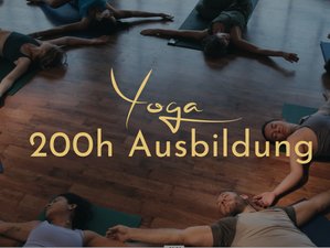 200-Stunden: 100-Stunden Online und 8 Tage Vor-Ort Yoga Ausbildung in Emersacker, Deutschland