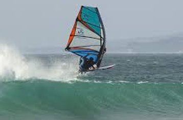 14-Daagse Beginners Windsurfkamp met Spaanse Cursus in Tarifa, Andalusië, Spanje