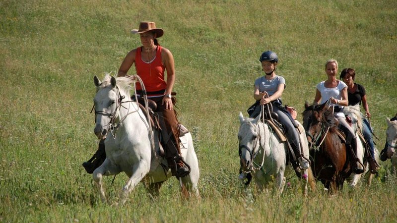 8 Day Natural Western Horse Riding Holiday in Tuscany, Castell'Azzara