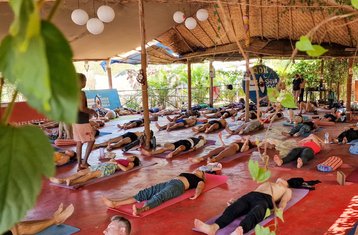 29 jours-300h en formation de professeur de yoga hatha, astanga, vinyasa, ayurvéda aux dates flexibles à Goa, Inde