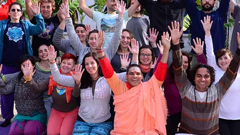 24 días de formación de profesorado de yoga de 200 horas en Rishikesh, India