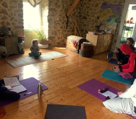 60 Tage 500-Stunden Yogalehrer Ausbildung in Saint Michel de Chabrillanoux, Frankreich - Photo 4