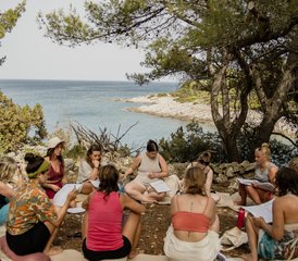 7 Tage Earth Yourself Yoga und Glamping Retreat mit Kakaozeremonien auf Hvar, Kroatien - Photo 2