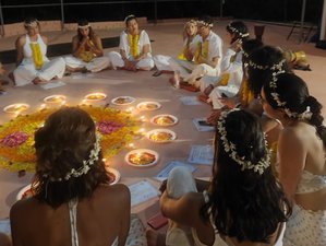 28 Tage 200-Stunden Ashtanga Vinyasa und Hatha Yogalehrer Ausbildung Südklippe Varkala Beach, Kerala