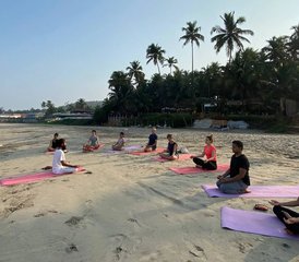 11 jours-200h en formation de professeur de yoga hybride avec sonothérapie à Goa, Inde - Photo 2