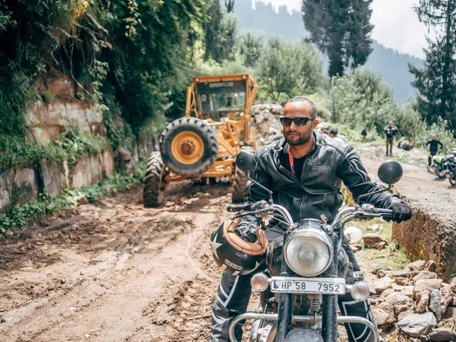 16 Day Himalayan Guided Motorcycle Tour on the Worlds Highest Motorable Pass photo 5