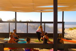 8 días de retiro de equilibrio en Ericeira, Portugal a través de conexión, yoga, surf, sanación y danza