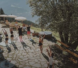 5 Tage in den Bergen: Sonnalm Yoga & Hike Retreat in Zell am See, Österreich - Photo 2