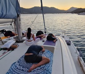 108 Tage Yoga Urlaub an Board einer Segelyacht in Sardinien und Korsika - Photo 1