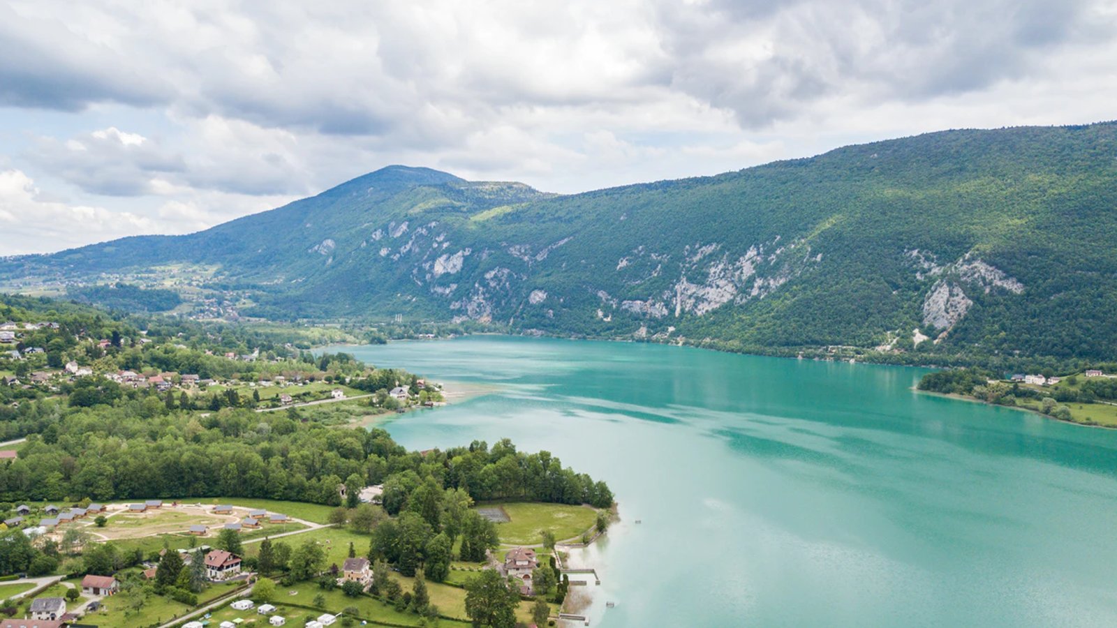 Top 10 Yoga Retreats in Lac de Montbel