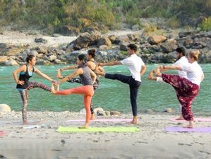 26 Tage 200-Stunden Vinyasa Ashtanga Yogalehrer Ausbildung in Rishikesh