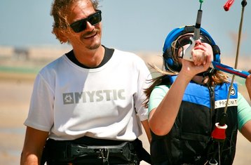 8 días de curso de kitesurf para principiantes en barco en Kite Adventure, Safaga, Egipto