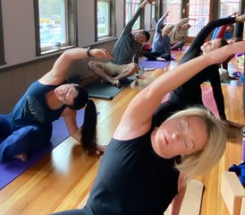 3 jours en stage de yoga, randonnée et tubing In Full Bloom à Bartlett, New Hampshire, États-Unis - Photo 3