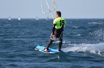 5 Tage Aufregendes Kite- oder Wingfoil-Camp in Malcesine, Gardasee, Italien