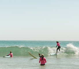 5 días de retiro boutique de surf y yoga solo para mujeres en el Algarve, Portugal - Photo 3