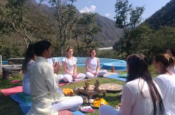 15 días de yoga y ayurveda para experimentar la dicha pura en Param Ananda, Rishikesh, India