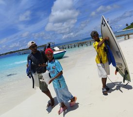 8-daags “Surf by Day, Sunset by Soul” surfkamp in Thaa Veymandoo, Malediven - Photo 5