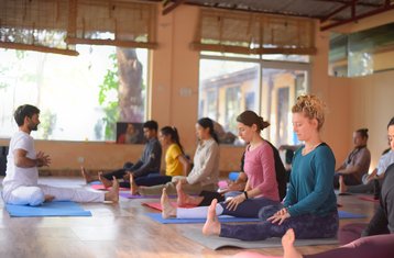 11 días de retiro de yoga y meditación en Rishikesh, India