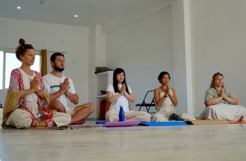 10 jours-100h en formation hybride de professeur de yoga et d’ayurvéda holistique à Bali, Indonésie