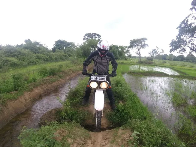 9 Day Sri Lanka Highlights Adventure Guided Loop Motorcycle Tour photo 7