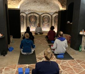 45 días de inmersión de yoga: movimiento, respiración y quietud en Lajatico, Italia - Photo 1