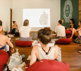 25 heures en formation de professeur d’ashtanga yoga en ligne à son rythme - Photo 4