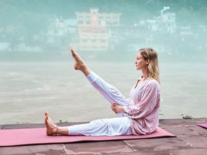 24 días de profesorado de 200 horas de Ashtanga, Vinyasa, Yin y sanación con sonido en Rishikesh, India