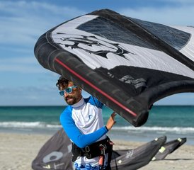 117 días de campamento de wingfoil y aventura en la isla con Djerba Kite Adventure en Djerba, Túnez - Photo 1