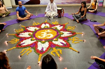 12 Tage 100-Stunden Ashtanga-, Vinyasa-, Hatha-, Yin- und Ayurveda-Yogalehrer-Ausbildung in Bali, Indonesien