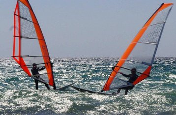 Experiencia dinámica de windsurf de 2 horas para todos los niveles en Costa del Sol, España