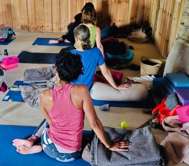 5-Daagse Retreat: 3 Dagen Yoga met Acupressuur, Yin, Myofasciale Ontspanning en Hatha in Thézac, Frankrijk - Photo 4