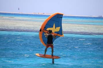 8 días de campamento de wing foil Freerider y vida a bordo en el M/V Kite Adventure en Safaga, Egipto
