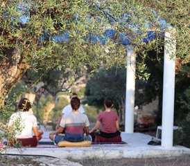 8 días de retiro de luz, amor y yoga en Creta, Grecia con meditación y atención plena - Photo 2