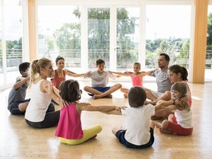Profesorado de yoga para niños de 95 horas en línea y a tu propio ritmo