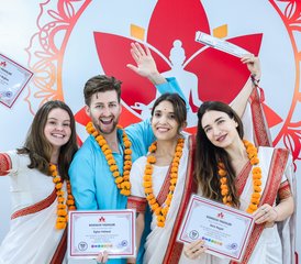 12 días de formación de profesor de yoga ayurvédico de 100 horas en Rishikesh, India - Photo 5