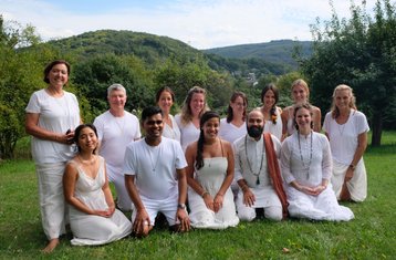 21 días de profesorado de yoga de 200 horas multiesilo en Heimbach, Eifel, Alemania