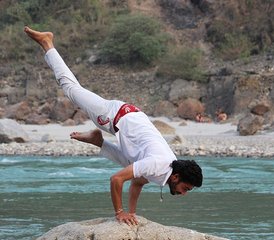 212 jours-100 heures en formation de professeur de hatha et ashtanga vinyasa yoga à Rishikesh, Inde - Photo 1