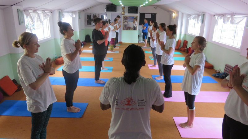 26 días de profesorado intensivo de yoga de 200 horas en Rishikesh