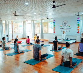 25 días de profesorado de yoga de 200 horas de Hatha, Ashtanga, Vinyasa Flow, Acro e Iyengar en Rishikesh, India - Photo 4