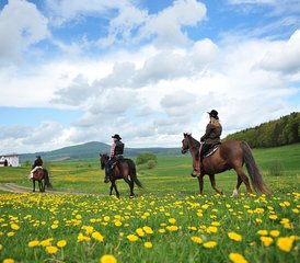 13 Tage Rhön entdecken auf dem Pferderücken – Reitwochenende in Dermbach, Deutschland - Photo 1